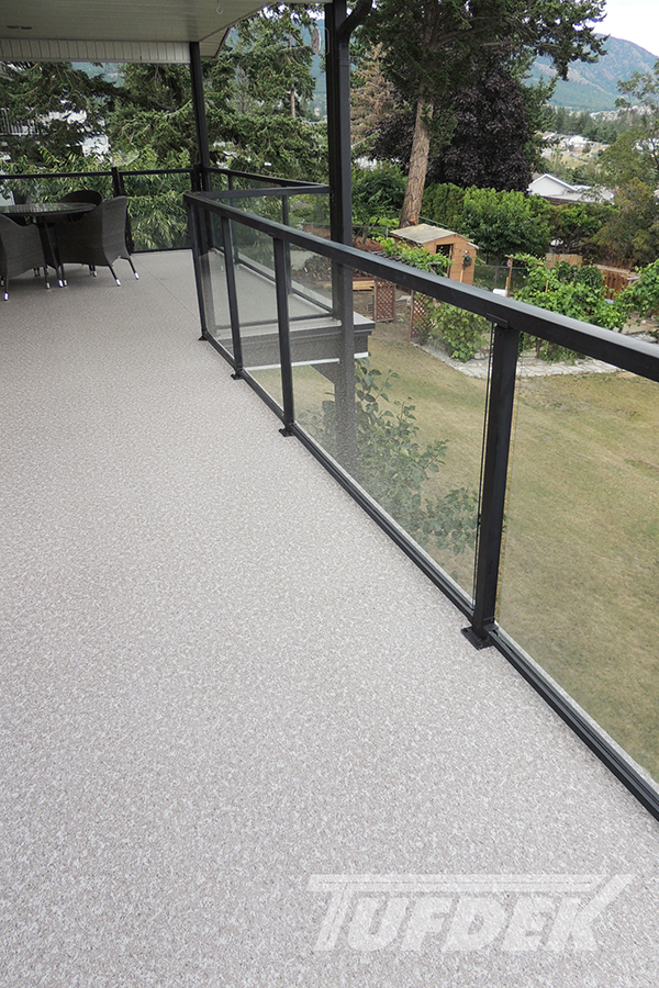 Residential upper deck finished with Tufdek Supreme Pearl vinyl